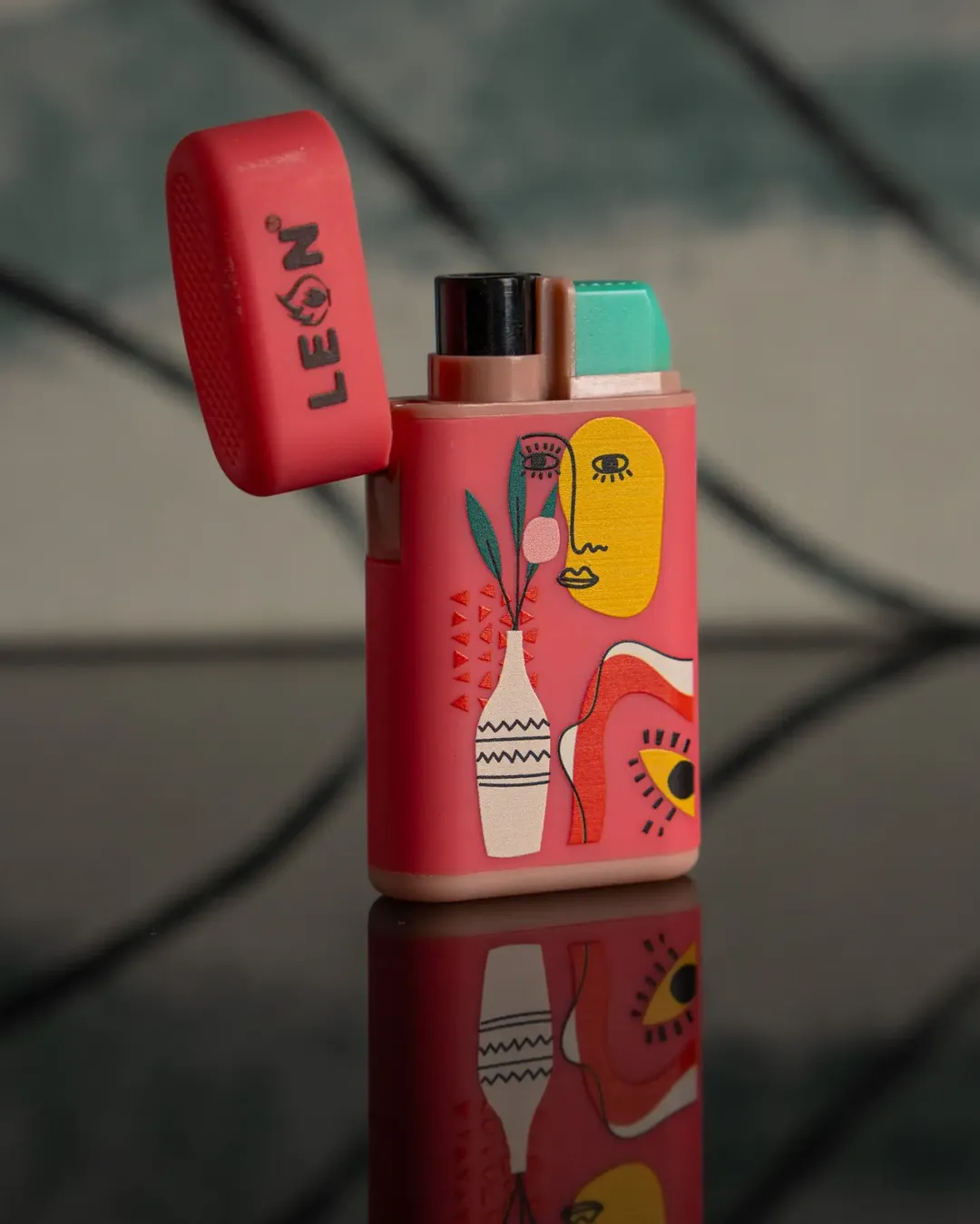 Leon Lighters behind the scenes